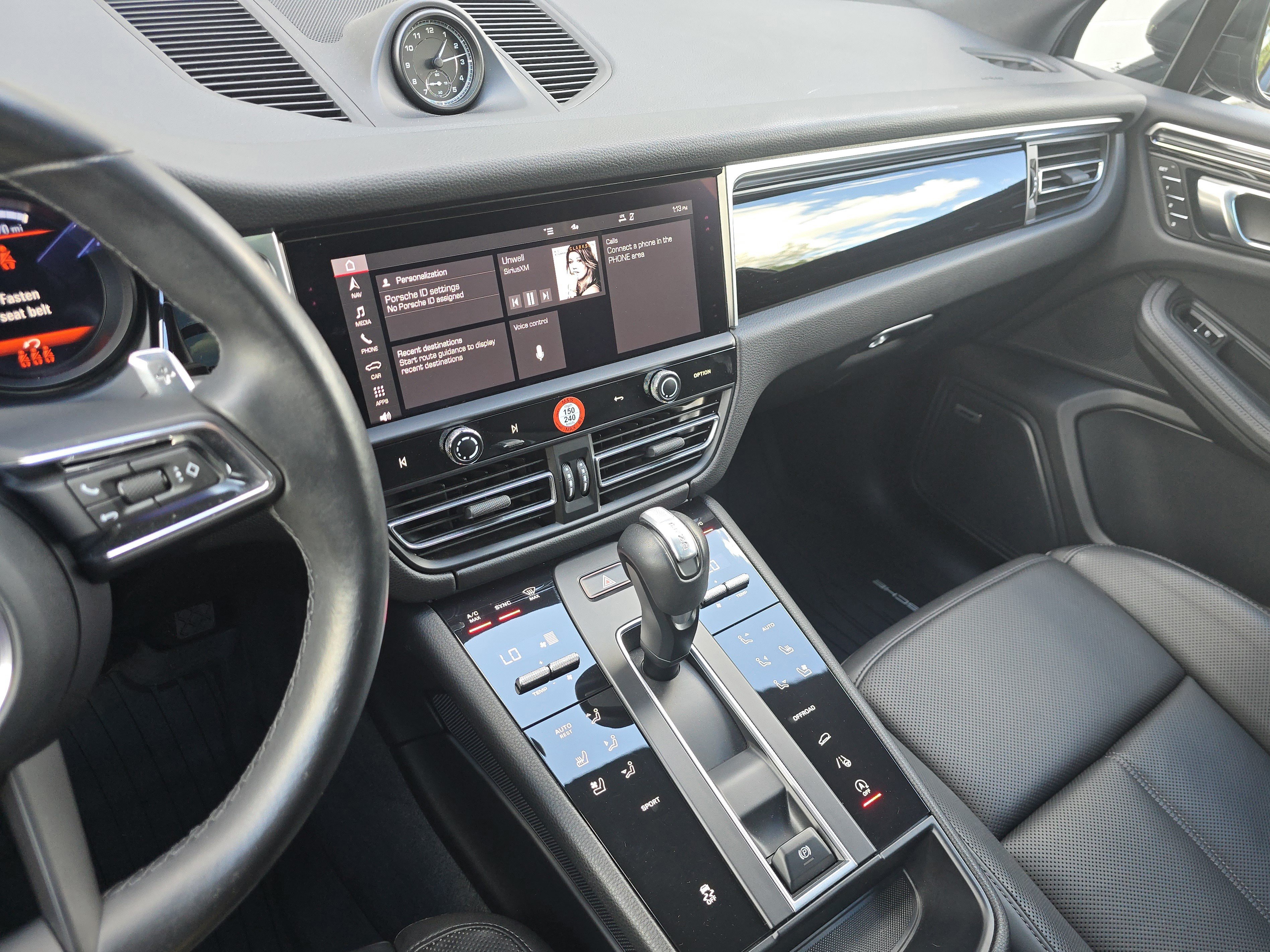 Certified 2025 Porsche Macan AWD/4WD image 23