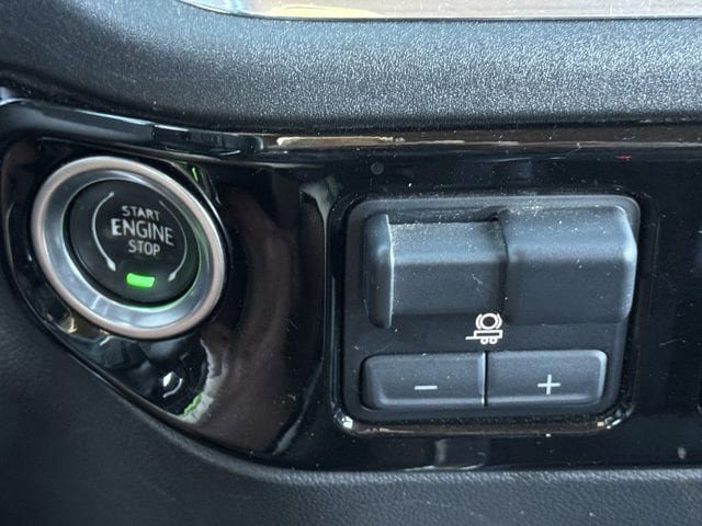 Used 2023 Chevrolet Silverado 1500 High Country w/ Technology Package AWD/4WD image 19