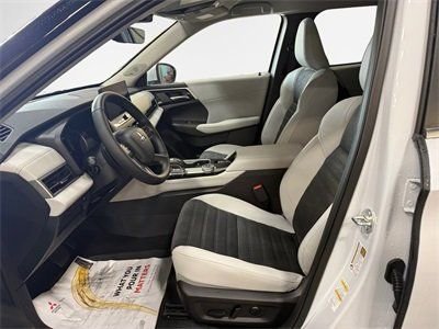 New 2026 Mitsubishi Outlander SE image 12