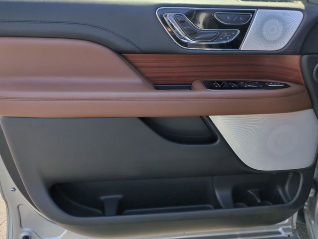 Used 2024 Lincoln Navigator Reserve image 12