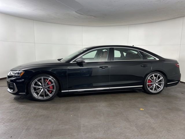 Used 2023 Audi S8 w/ S8 Comfort Plus Package AWD/4WD image 4