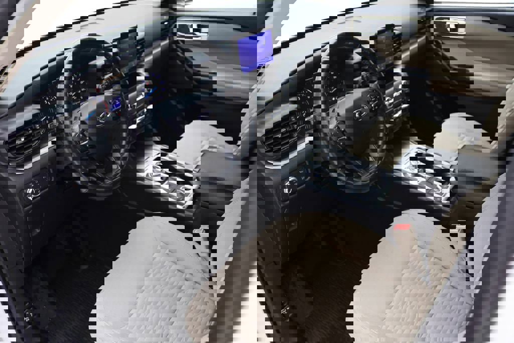 Used 2020 Ford Explorer XLT w/ Comfort Package image 14