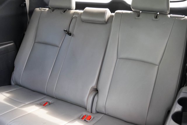 Used 2021 Toyota Highlander Limited image 18
