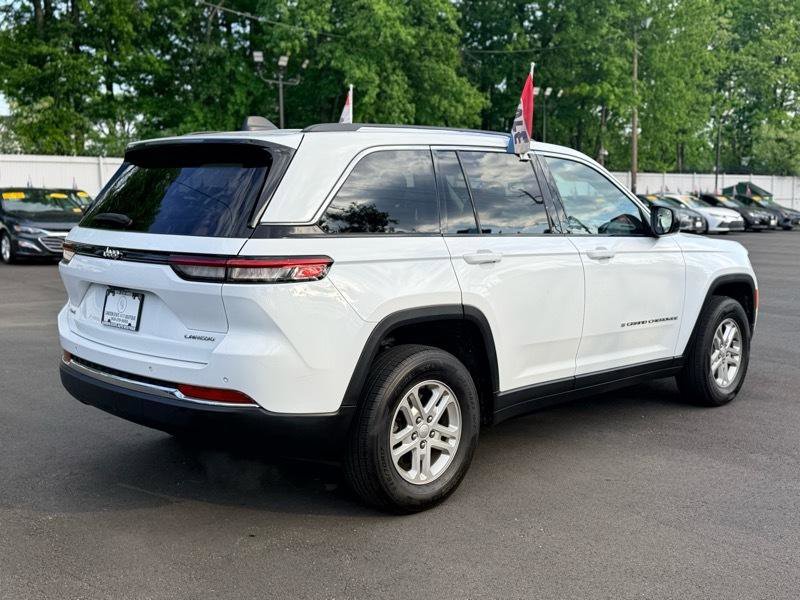 Used 2022 Jeep Grand Cherokee Laredo w/ Luxury Tech Group I AWD/4WD image 6