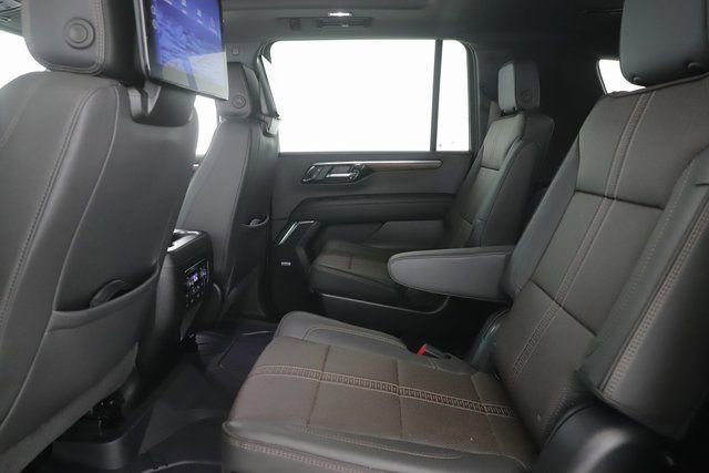 Used 2025 Chevrolet Suburban High Country image 31
