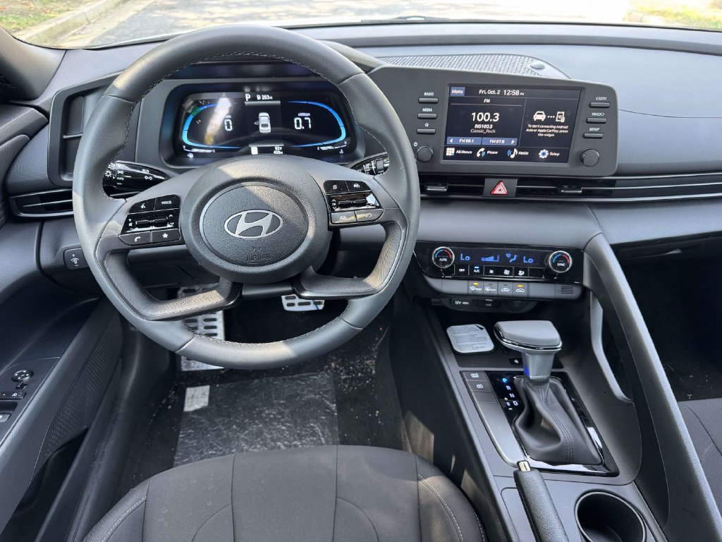 New 2026 Hyundai Elantra Sport FWD image 17