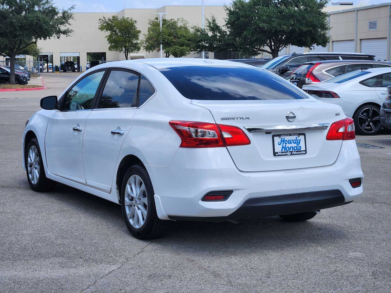 Used 2019 Nissan Sentra SV w/ Exterior Package FWD image 5