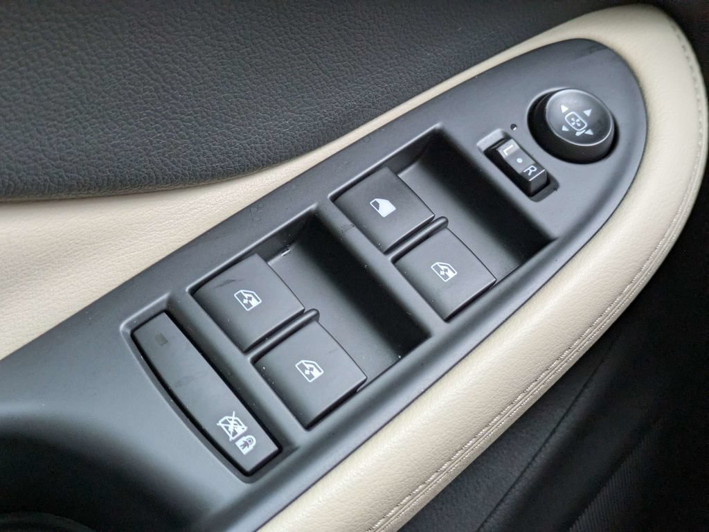 Used 2017 Buick Envision Essence FWD image 26