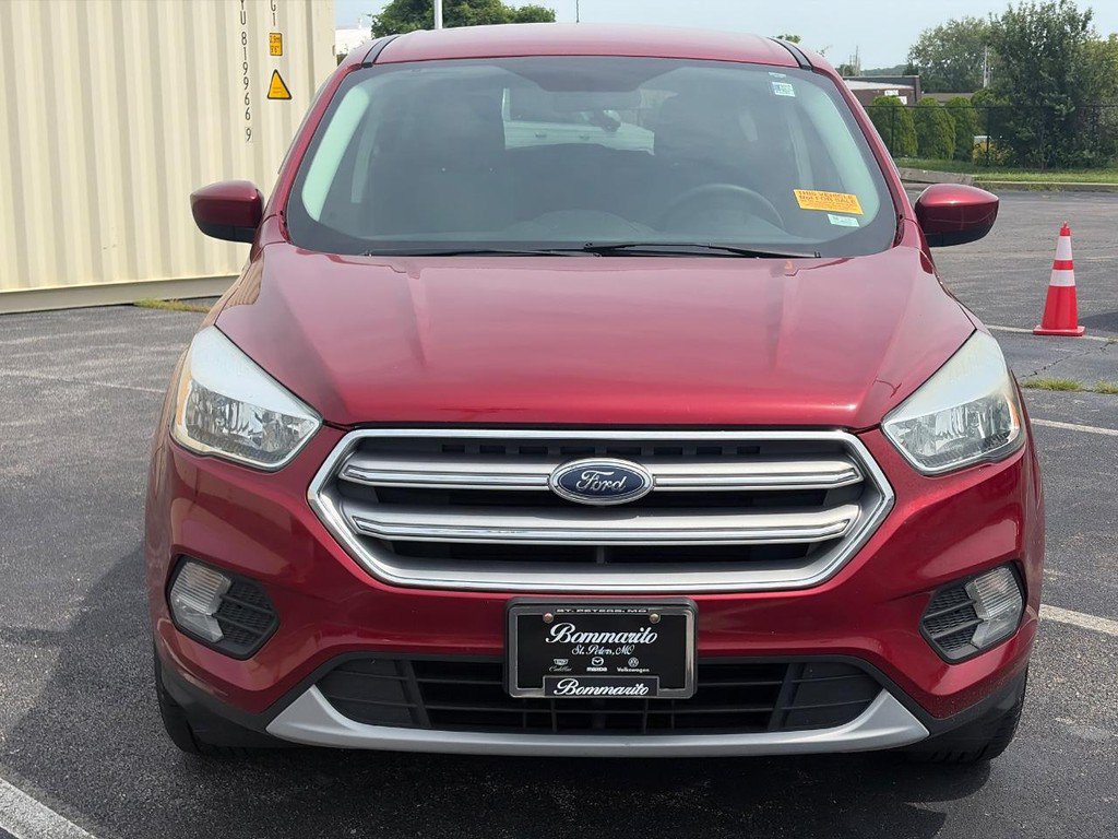 Used 2017 Ford Escape SE FWD image 2