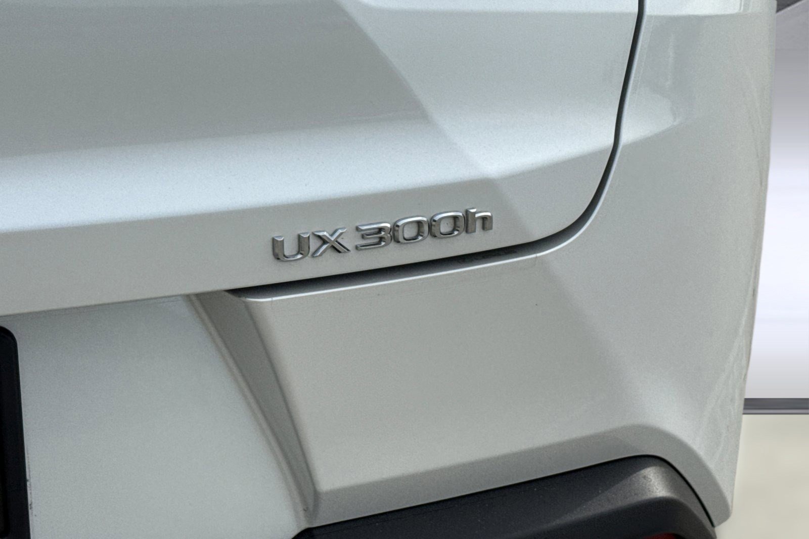 Certified 2025 Lexus UX 300h FWD w/ Accessory Package (Z2) image 20