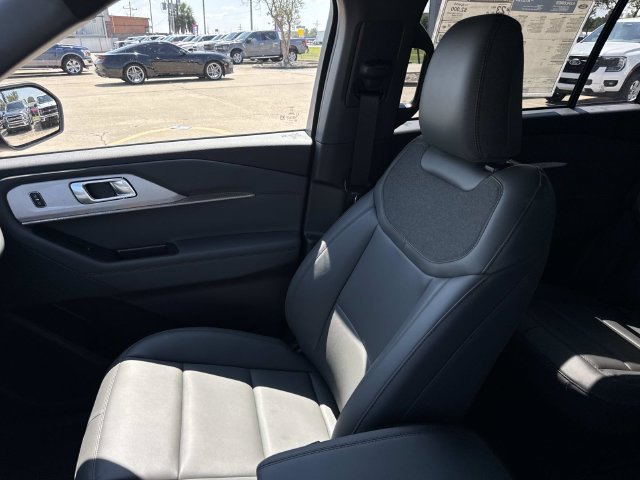 New 2027 Ford Explorer Active w/ Active Comfort Package RWD image 16