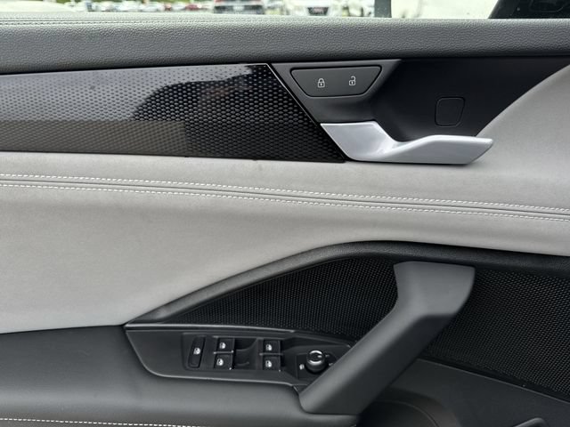 New 2026 Volkswagen Tiguan SE R-Line FWD image 23