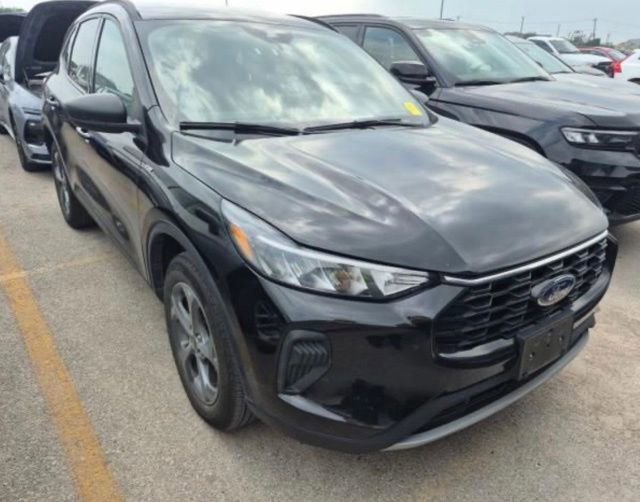 Used 2025 Ford Escape ST-Line AWD/4WD image 2