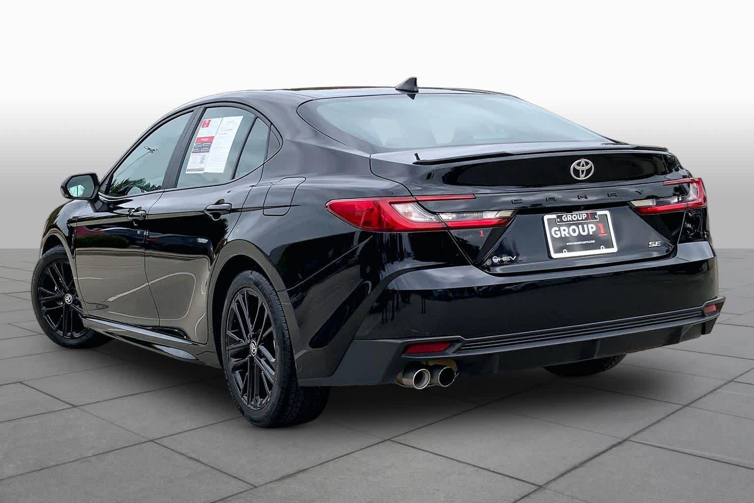Used 2025 Toyota Camry SE FWD image 12