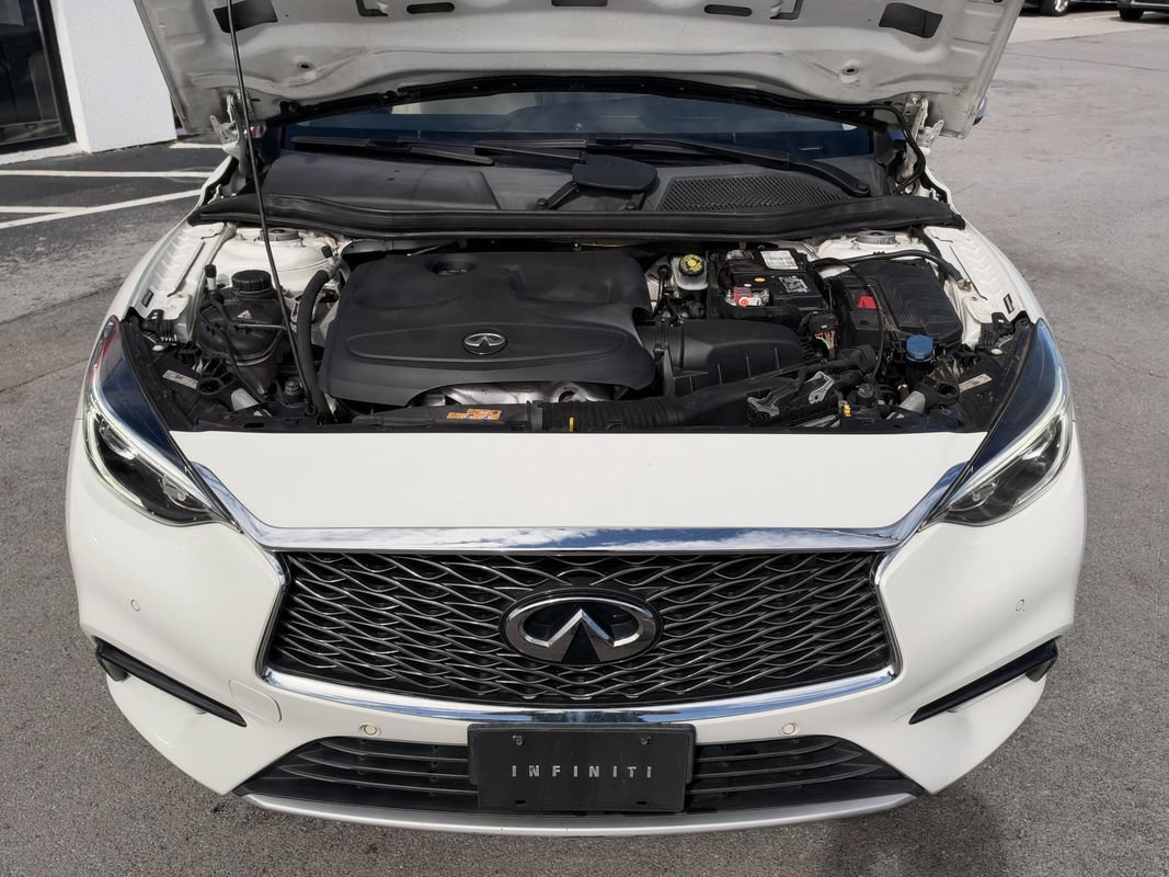 Used 2017 INFINITI QX30 Premium w/ Navigation Package FWD image 11