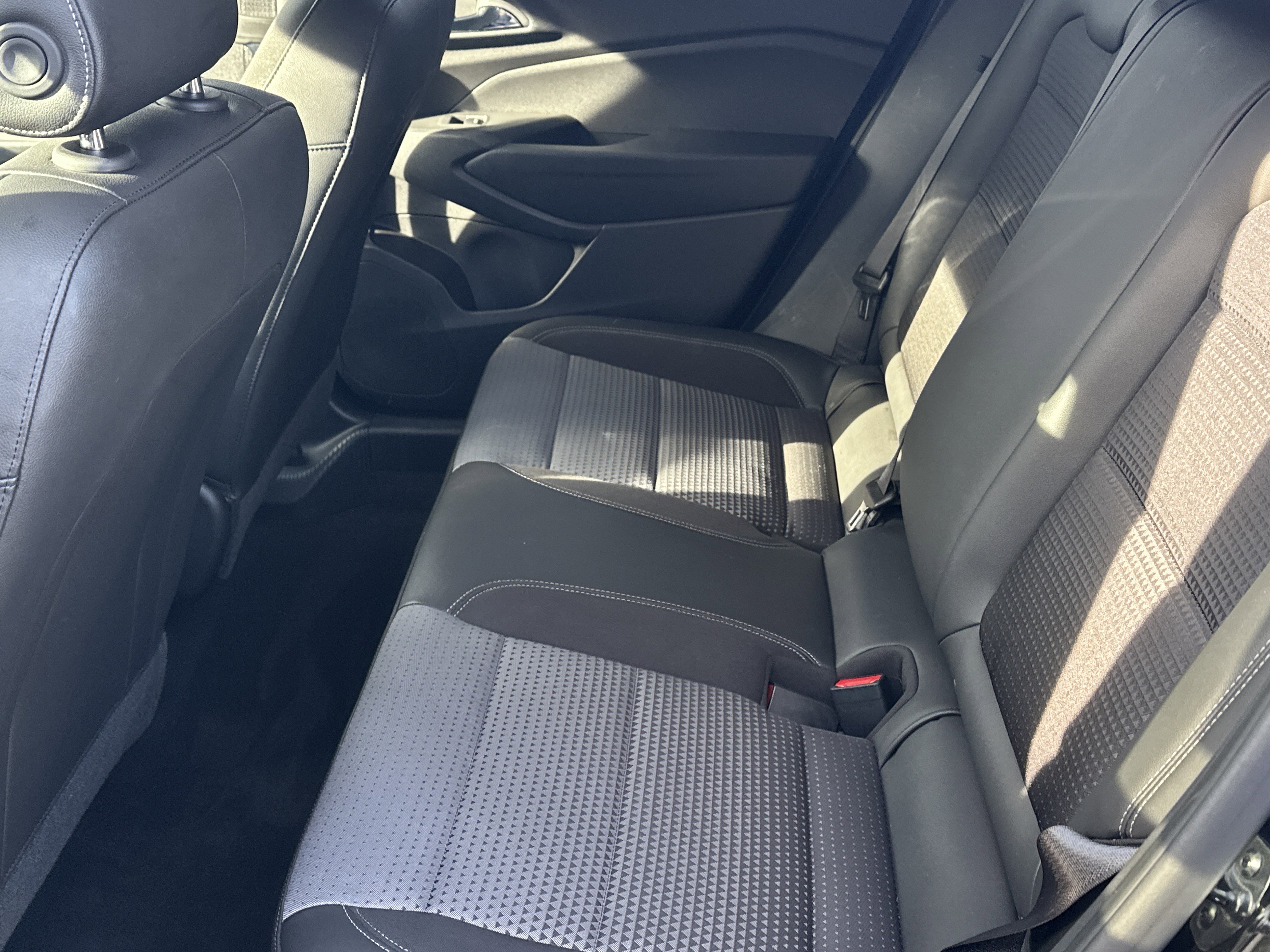 Certified 2025 Chevrolet Trax LT FWD image 21