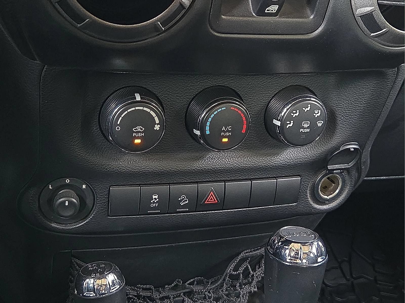 Used 2014 Jeep Wrangler Unlimited Sport w/ Quick Order Package 24S AWD/4WD image 17