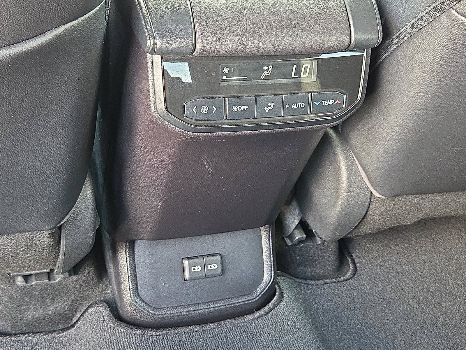 Used 2023 Toyota Highlander XSE FWD image 12