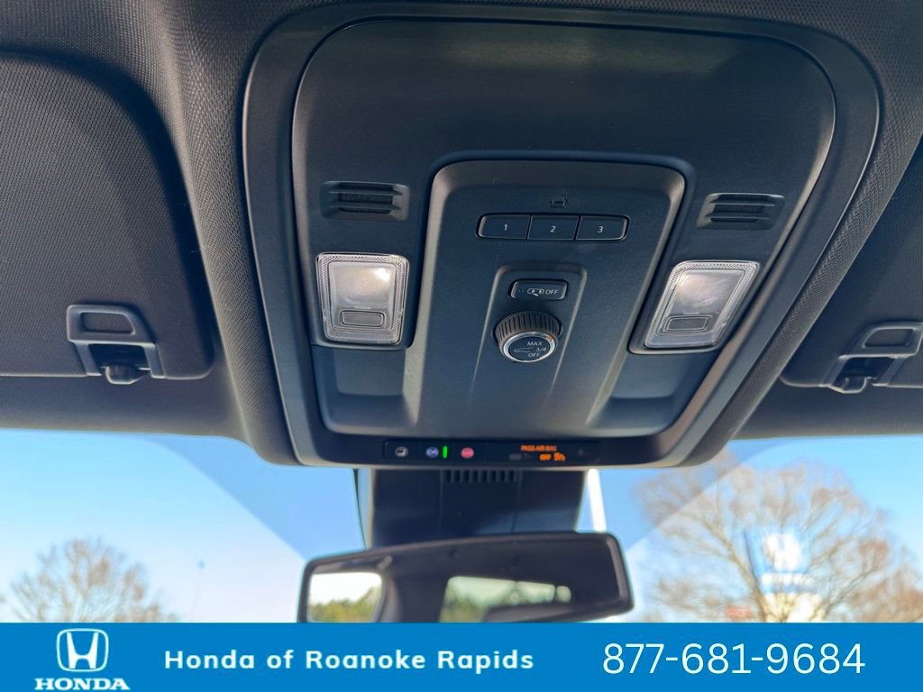 Used 2023 Chevrolet Suburban LT image 37