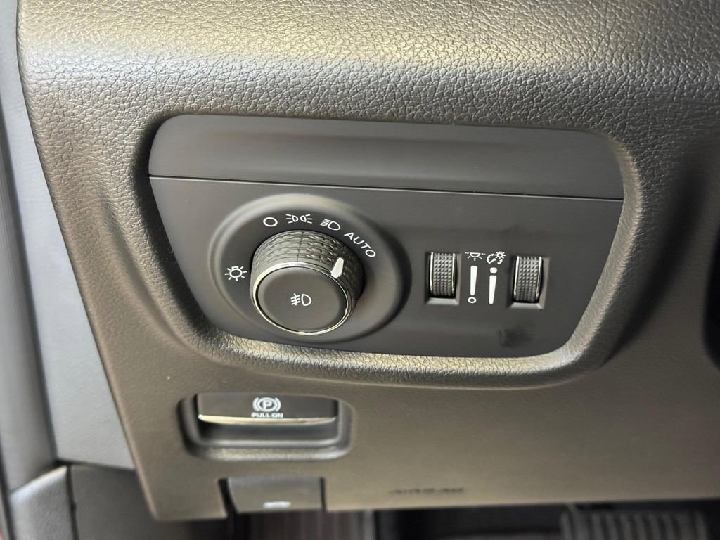 New 2026 Jeep Grand Cherokee Limited w/ Luxury Tech Group II image 21