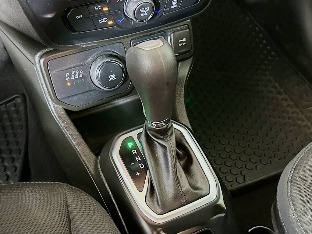 Used 2023 Jeep Renegade Latitude w/ Premium Group AWD/4WD image 22