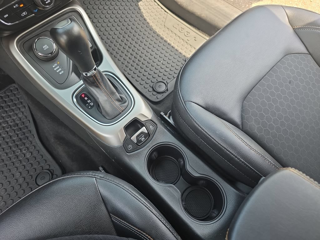 Used 2018 Jeep Compass Latitude w/ Popular Equipment Group AWD/4WD image 23