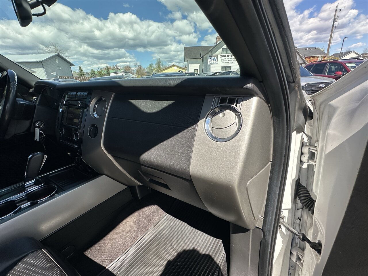 Used 2014 Ford Expedition EL Limited w/ Equipment Group 301A AWD/4WD image 17