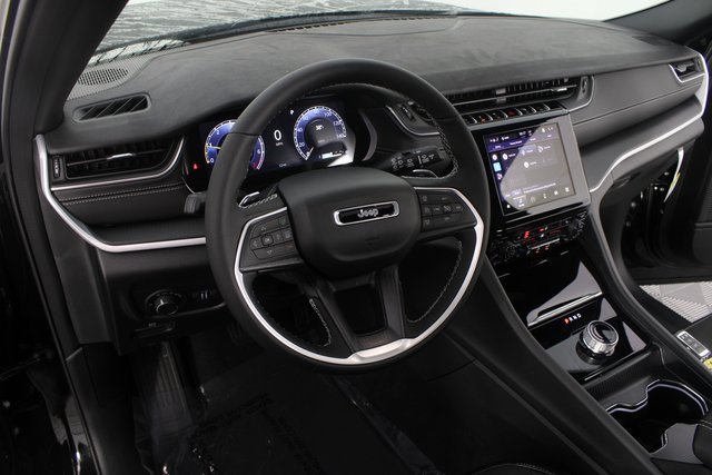 New 2025 Jeep Grand Cherokee L Altitude image 8