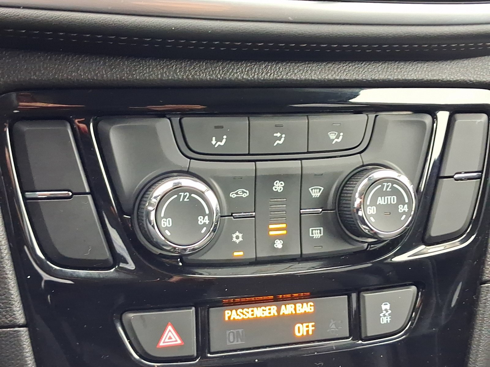 Used 2019 Buick Encore Sport Touring AWD/4WD image 7