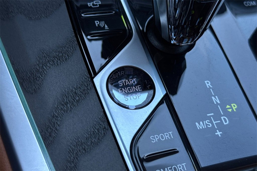 Used 2022 BMW X7 xDrive40i w/ Executive Package image 27