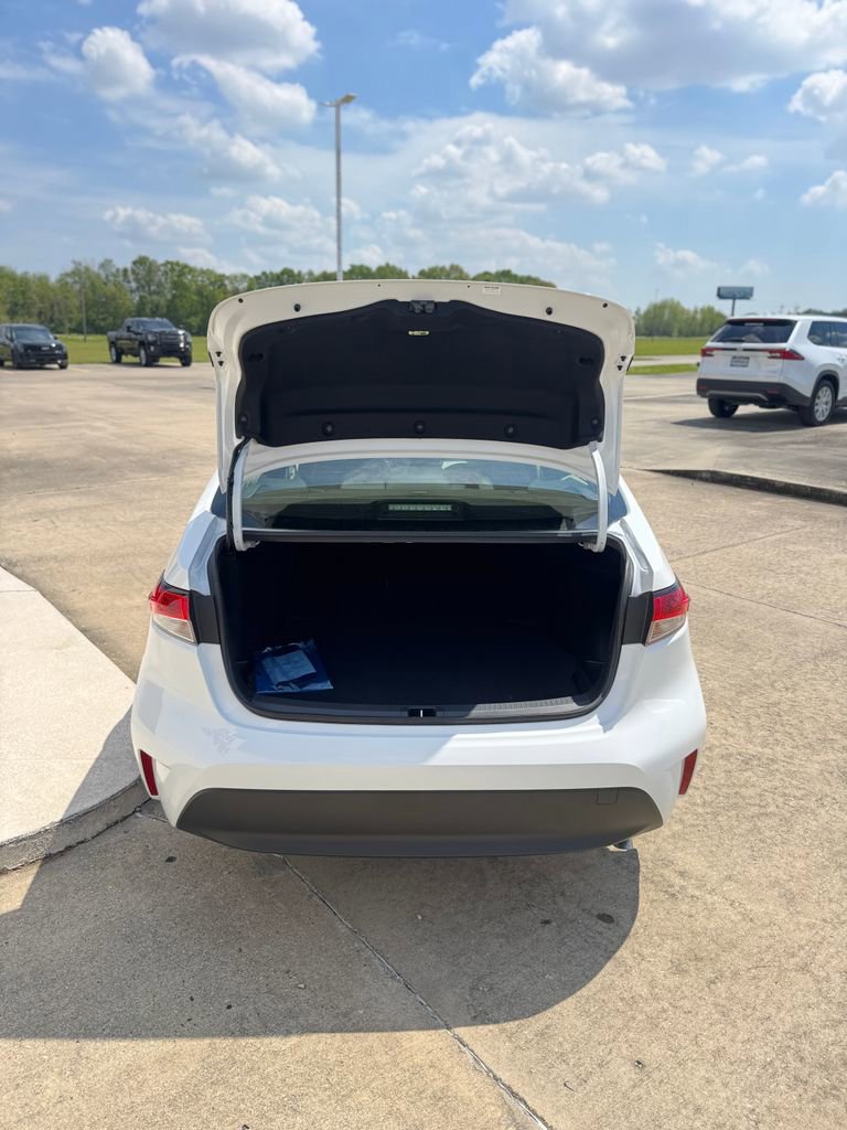 Used 2026 Toyota Corolla LE image 10