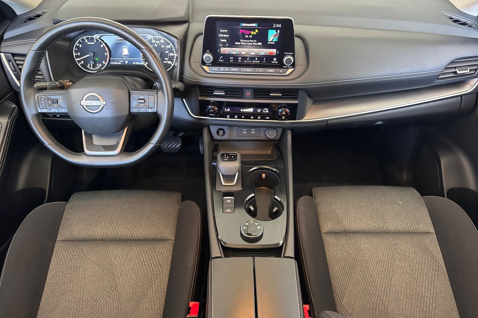 Used 2025 Nissan Rogue SV AWD/4WD image 16