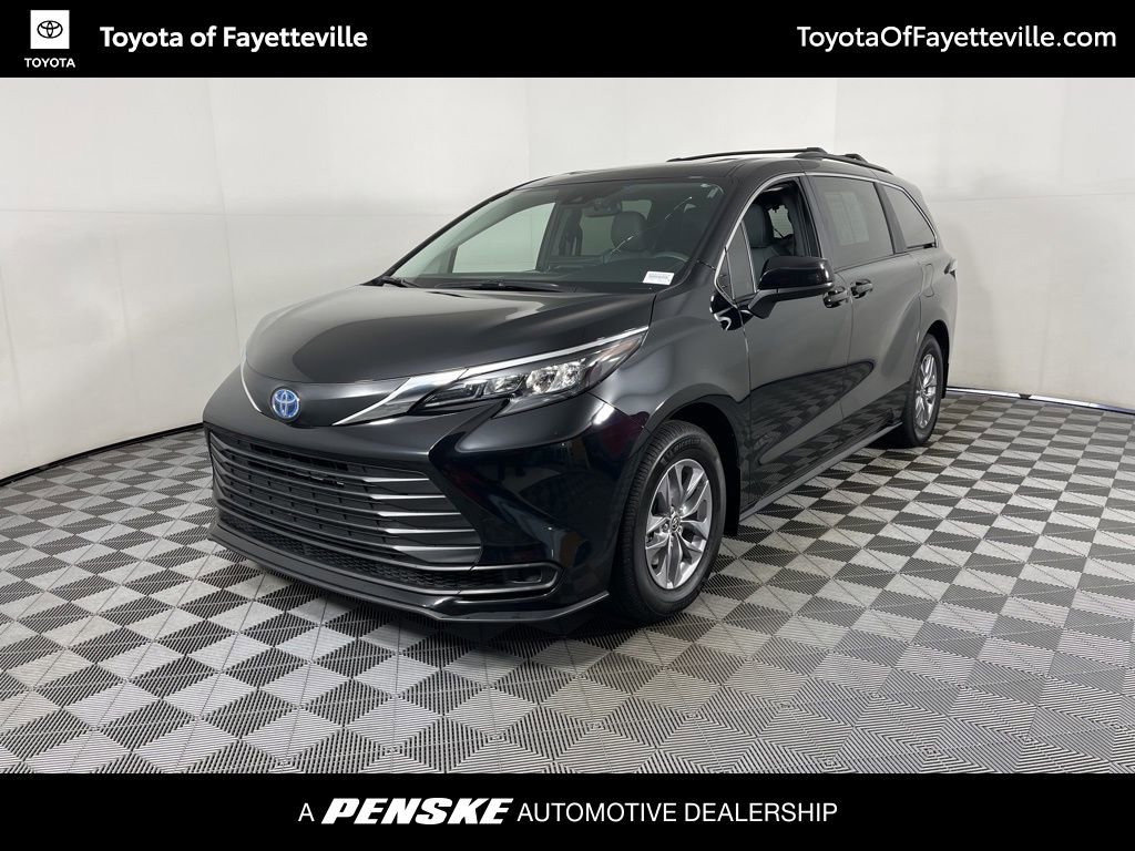 Used 2025 Toyota Sienna LE w/ LE Plus Package