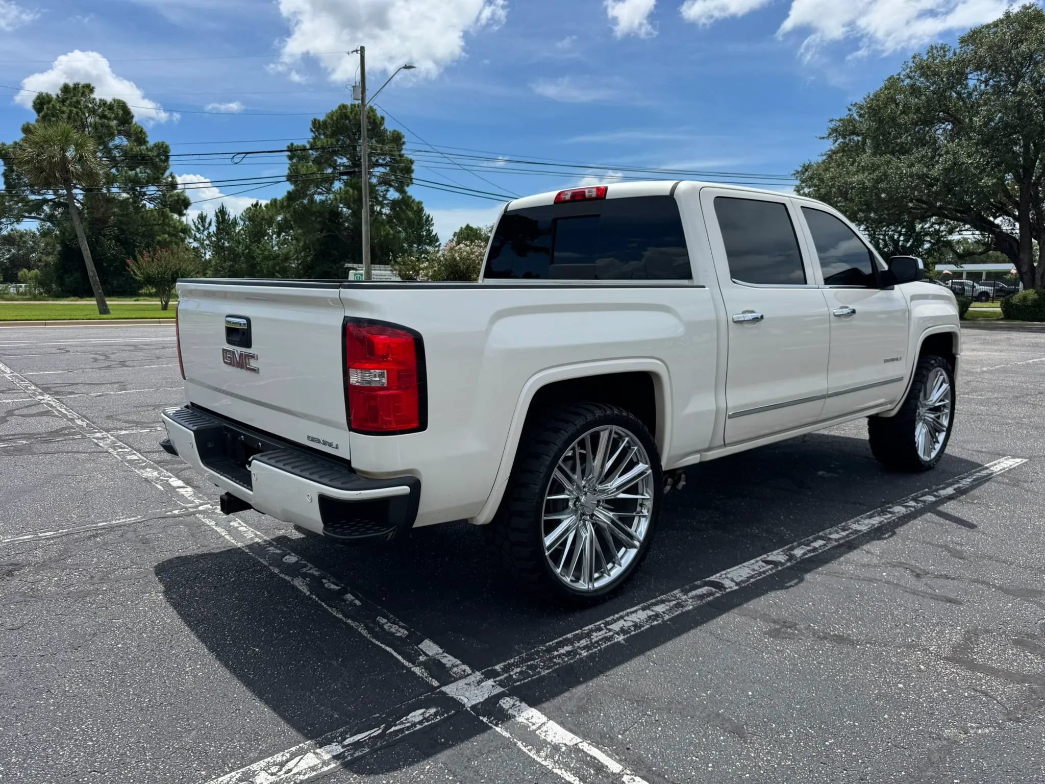Used 2015 GMC Sierra 1500 Denali w/ Driver Alert Package AWD/4WD image 6