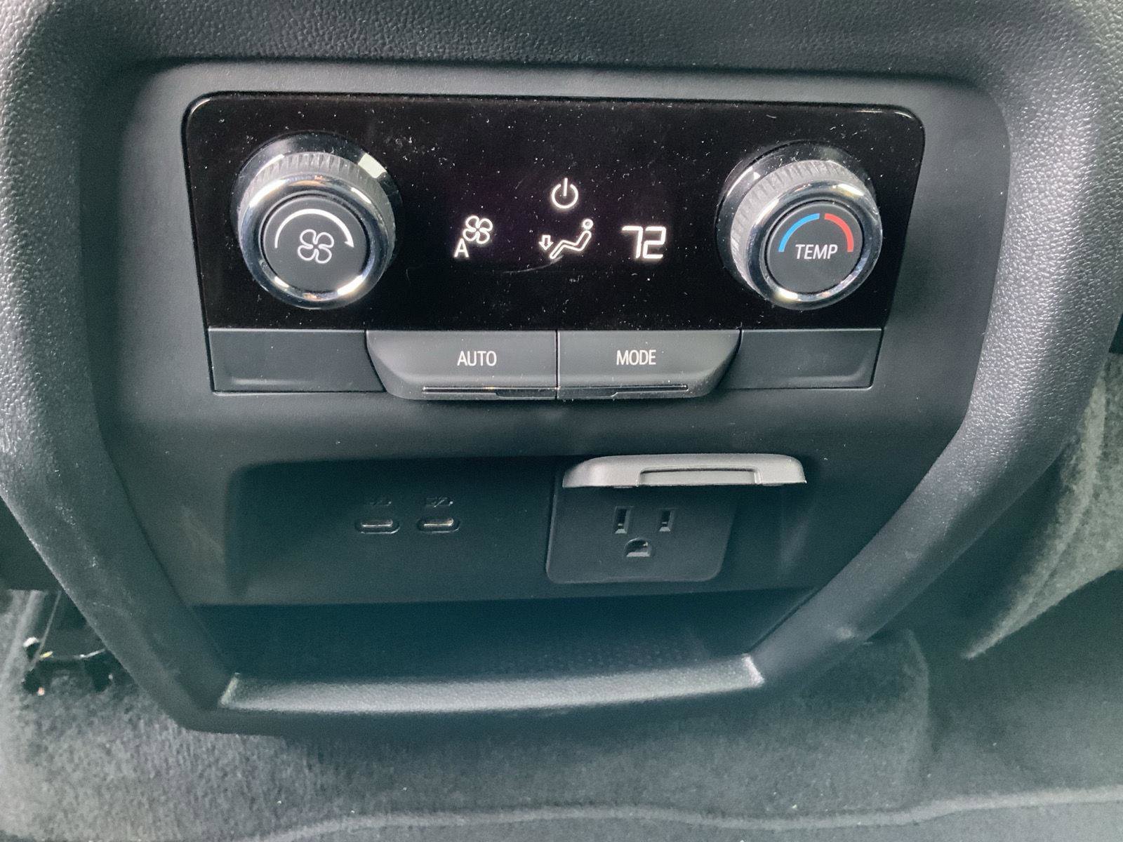 Used 2024 Chevrolet Traverse Z71 w/ Enhanced Driving Package image 57