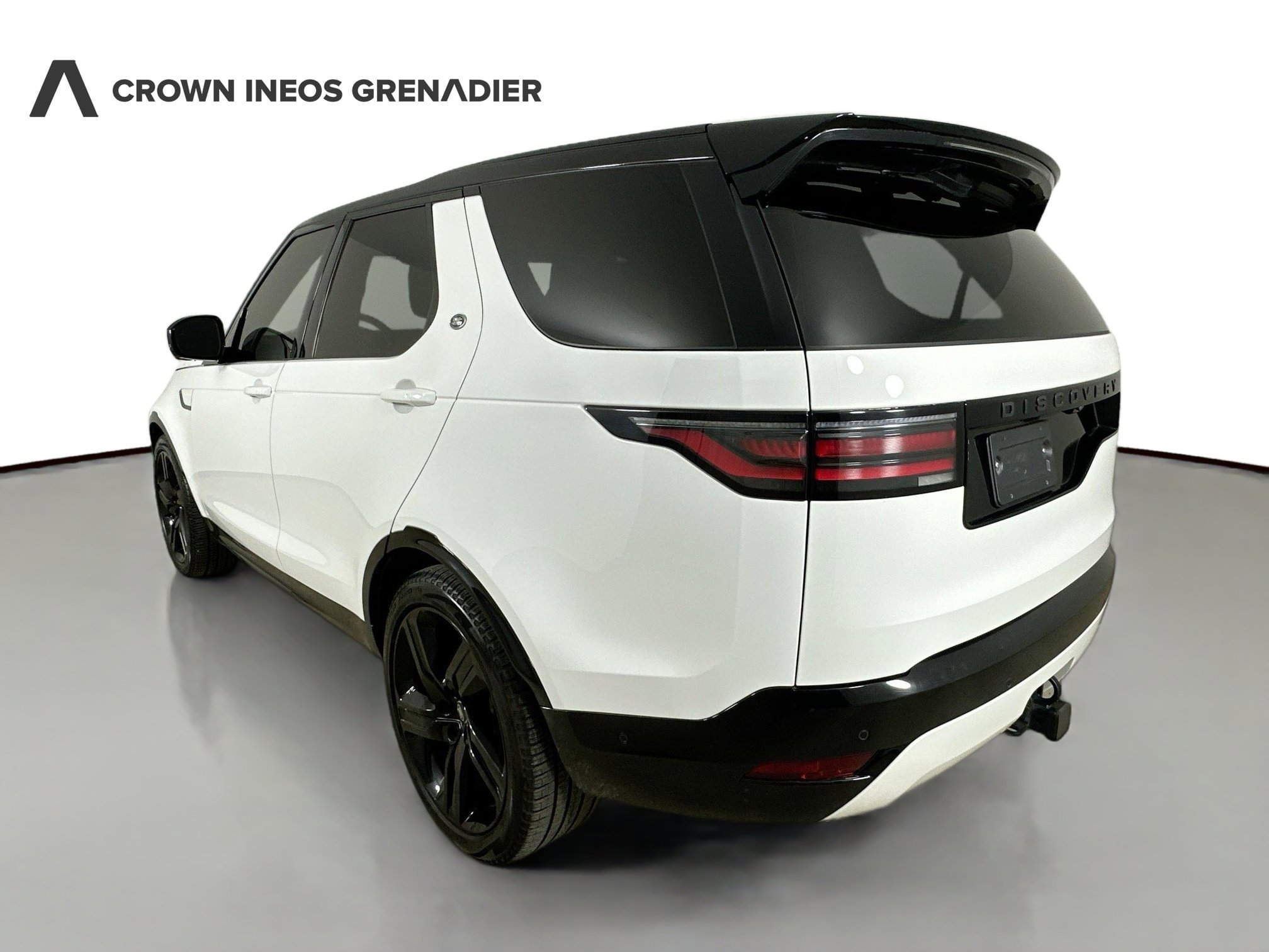 Used 2024 Land Rover Discovery Dynamic SE AWD/4WD image 7