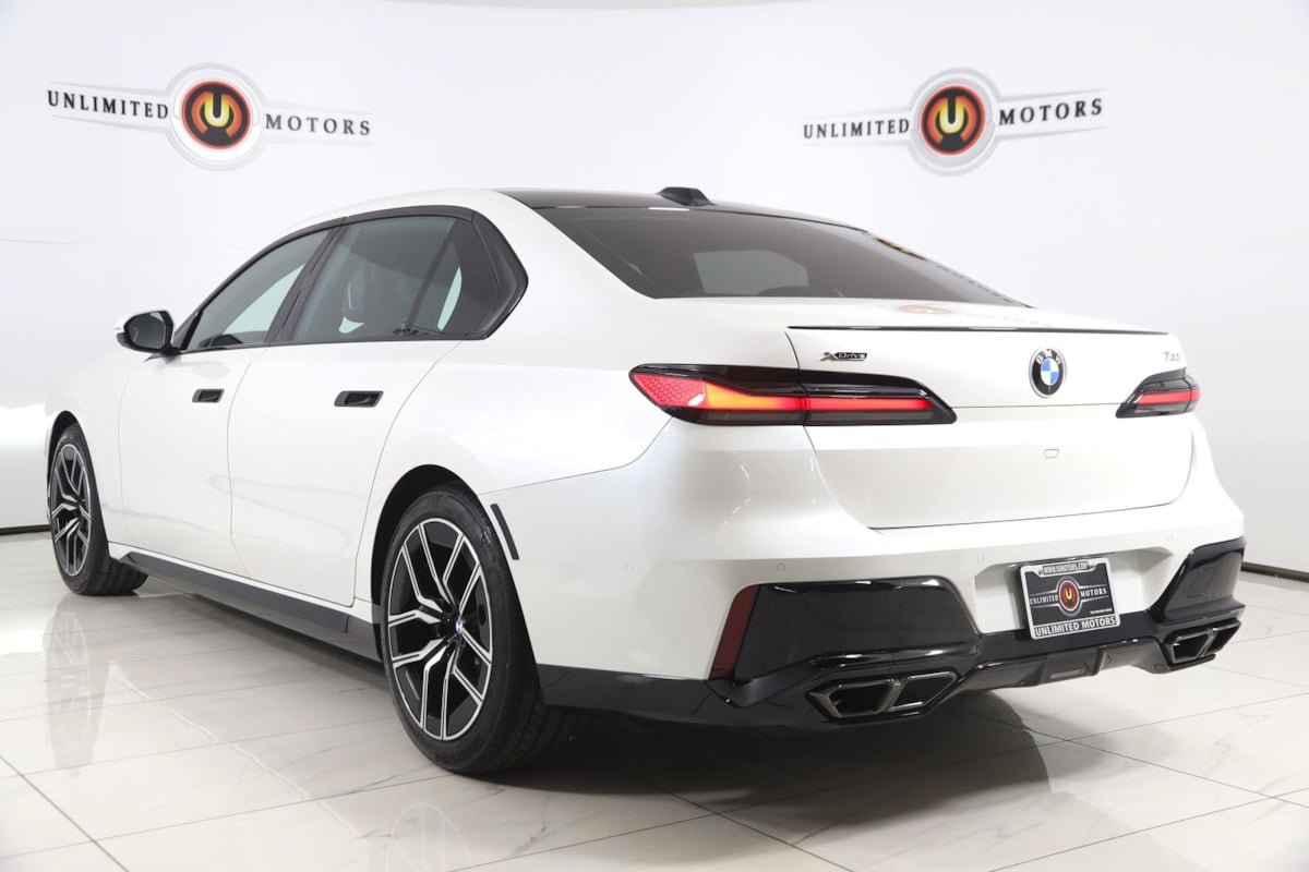 Used 2025 BMW 760i xDrive AWD/4WD image 4