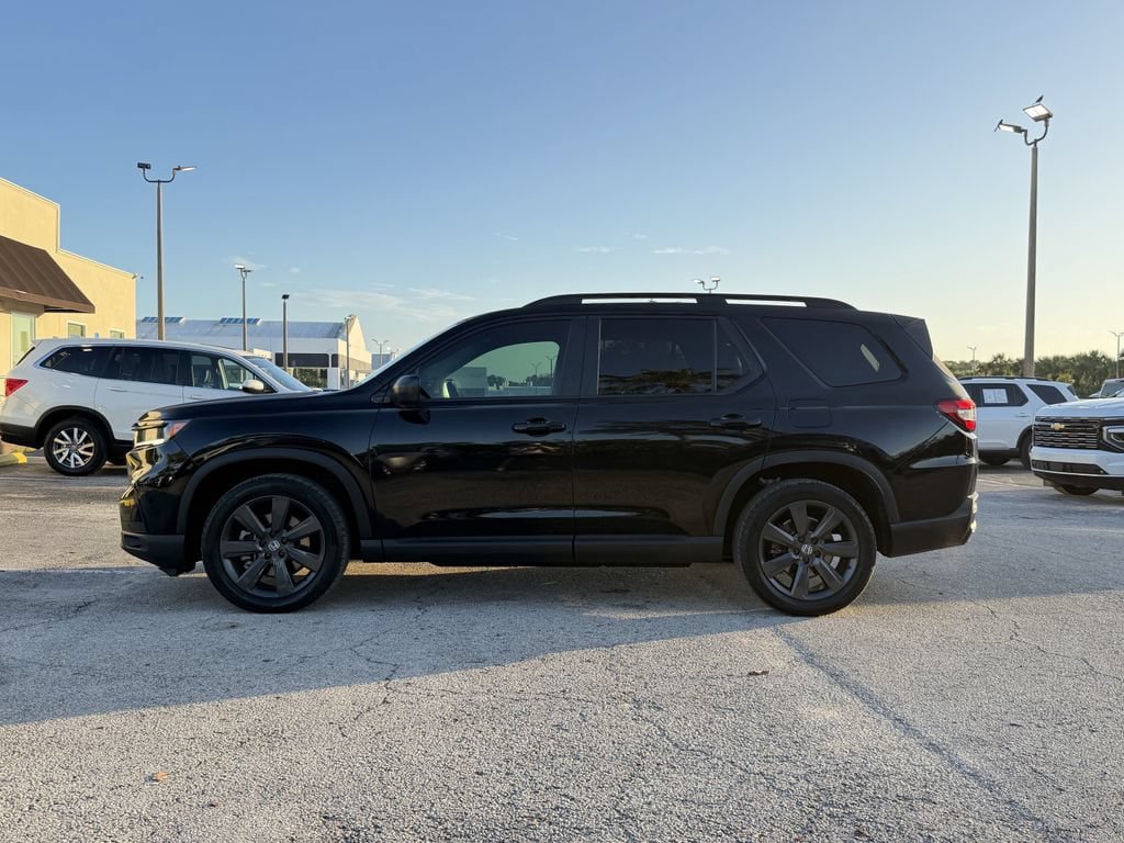 Used 2025 Honda Pilot Sport image 8