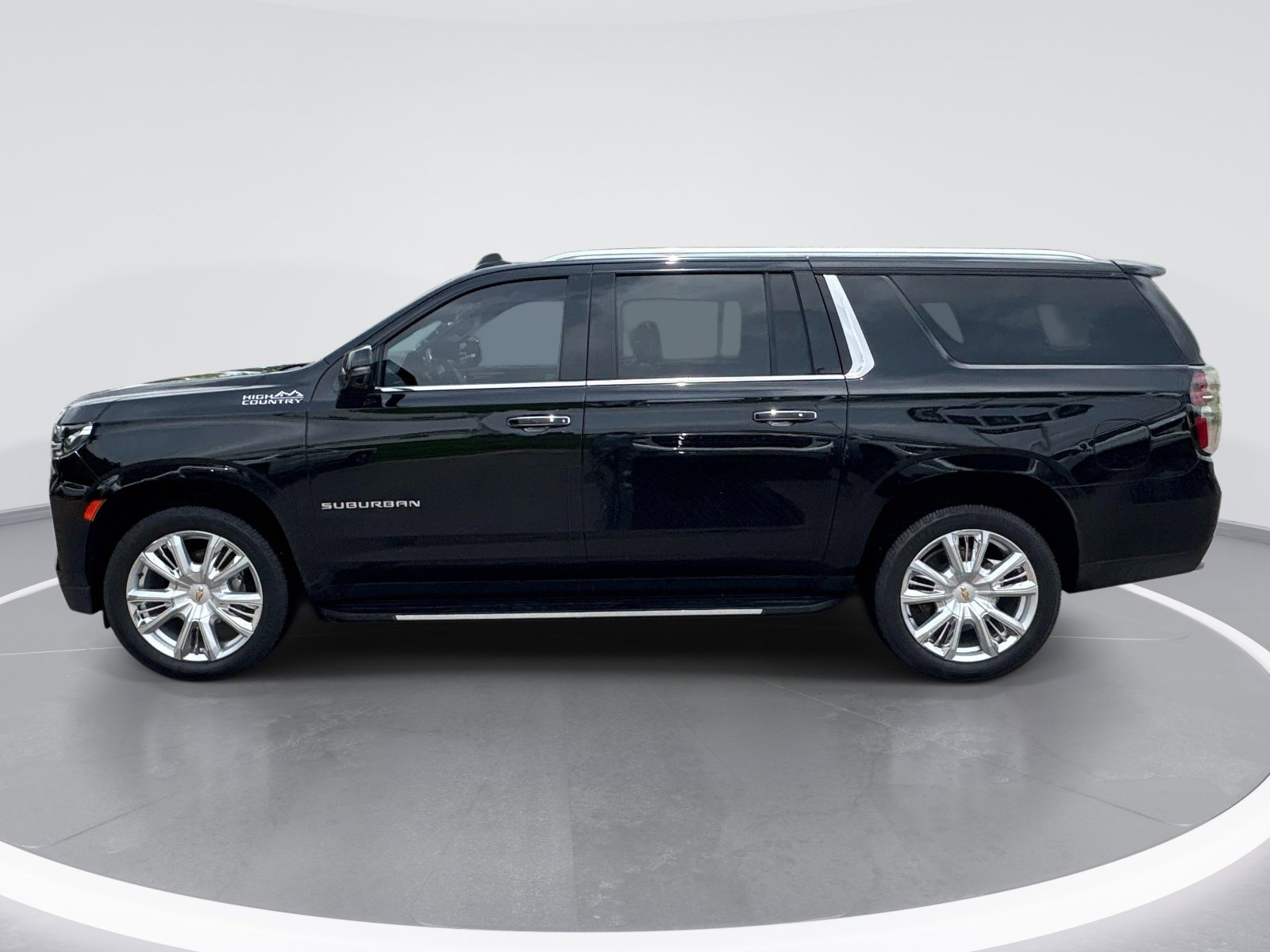 Used 2024 Chevrolet Suburban High Country AWD/4WD image 5