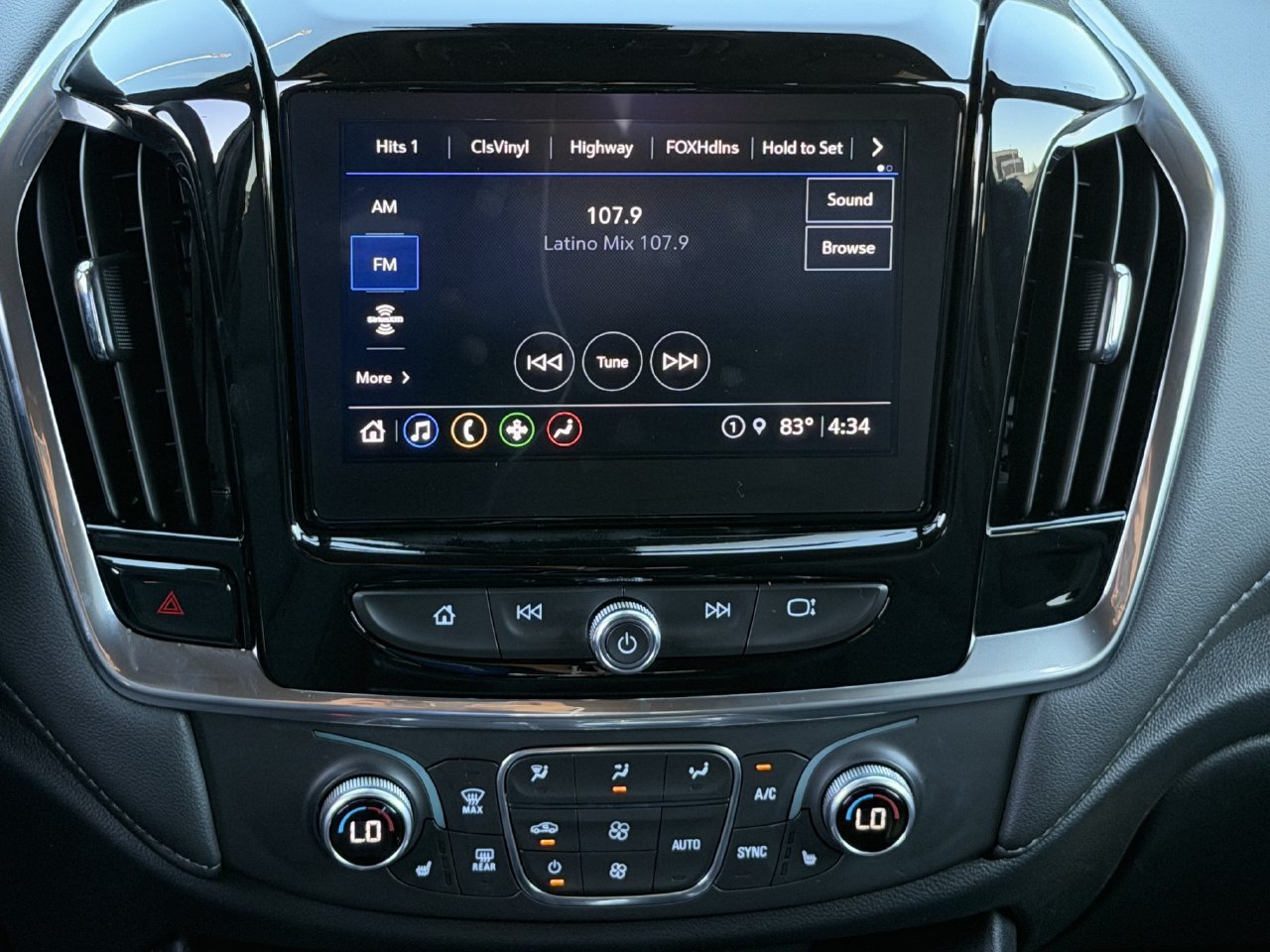 Used 2023 Chevrolet Traverse LT FWD image 16