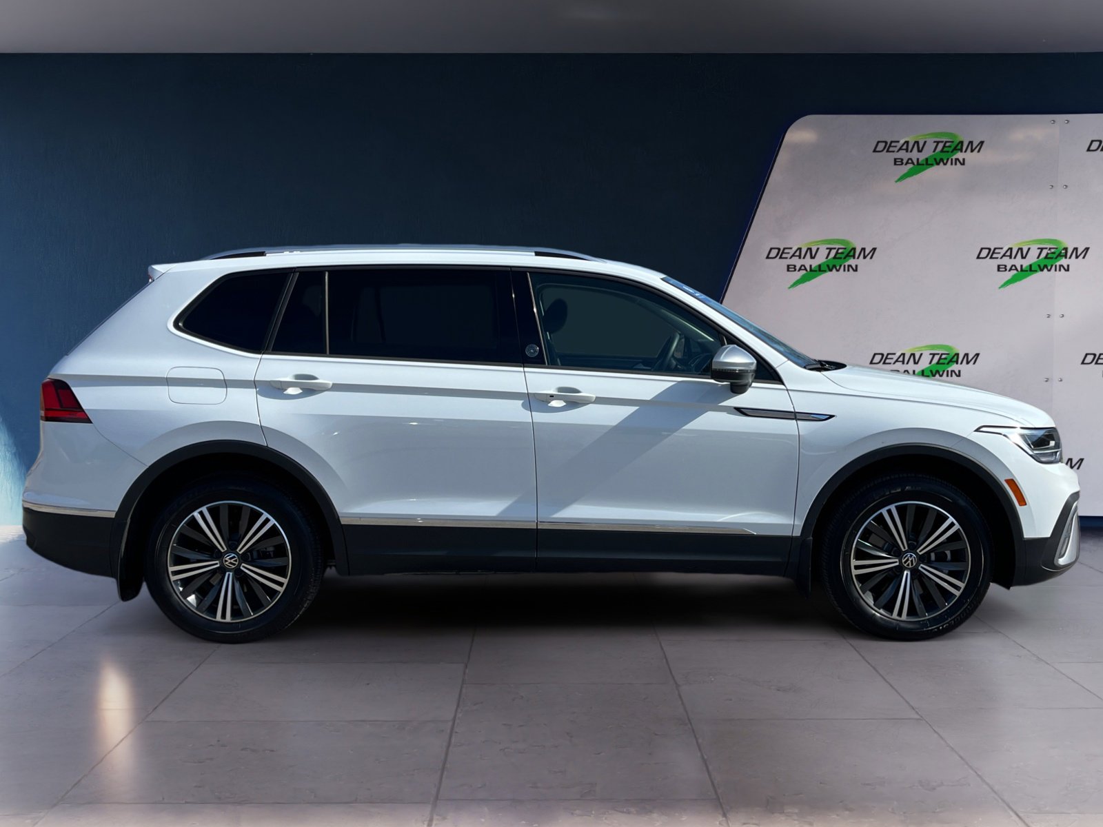 Certified 2024 Volkswagen Tiguan Wolfsburg Edition image 9