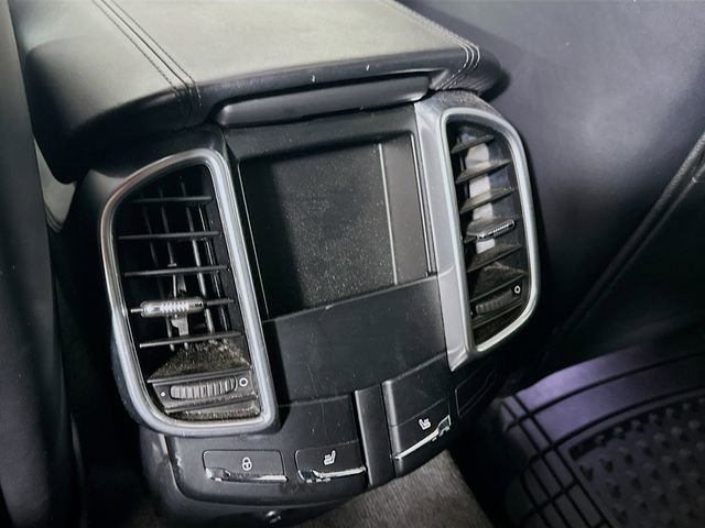 Used 2015 Porsche Cayenne Turbo image 28