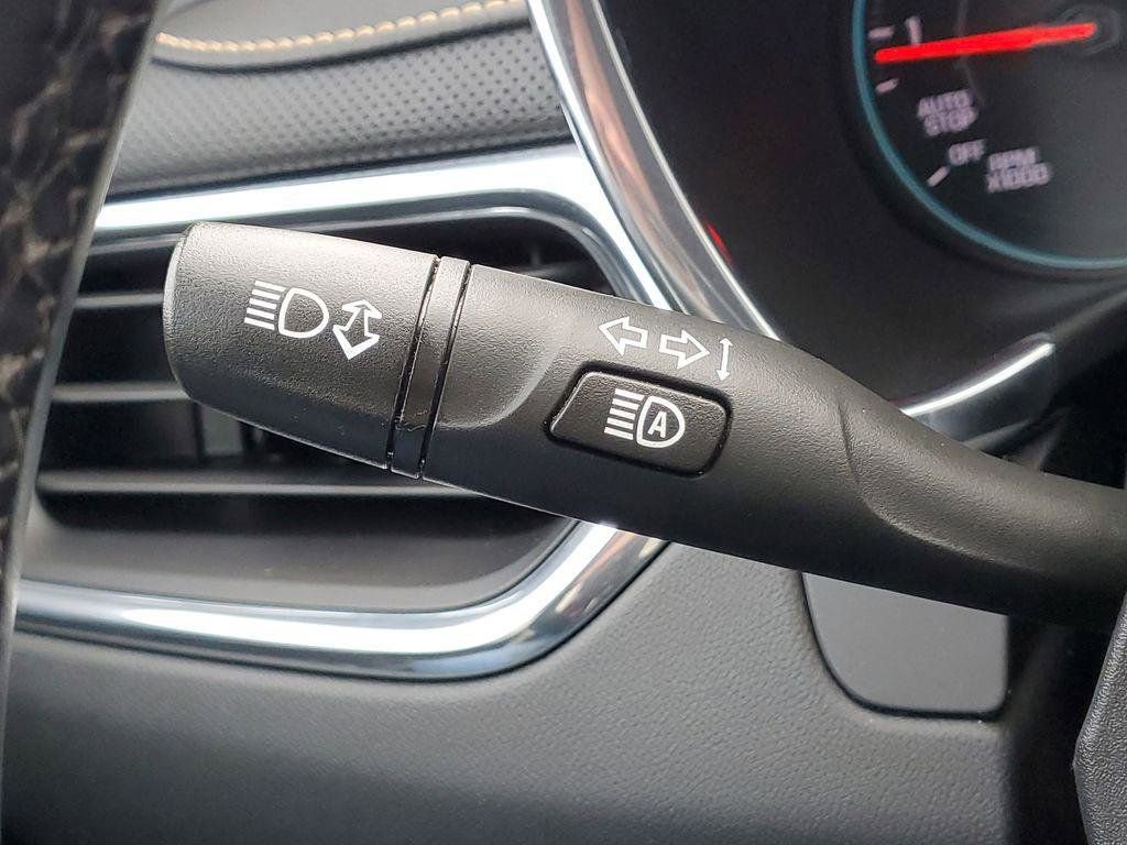 Used 2023 Chevrolet Equinox Premier image 10