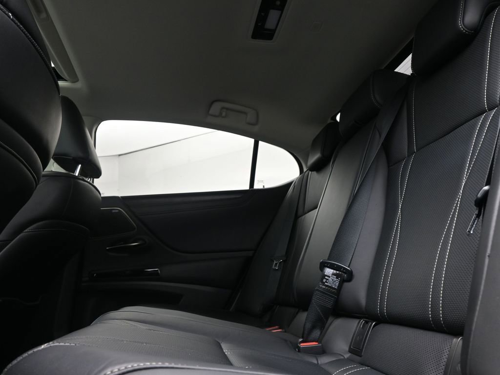 Used 2022 Lexus ES 300h 300h Luxury w/ Accessory Package image 9