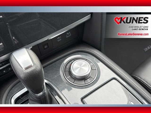 Used 2022 Nissan Armada SV w/ SV Appearance Package AWD/4WD image 29