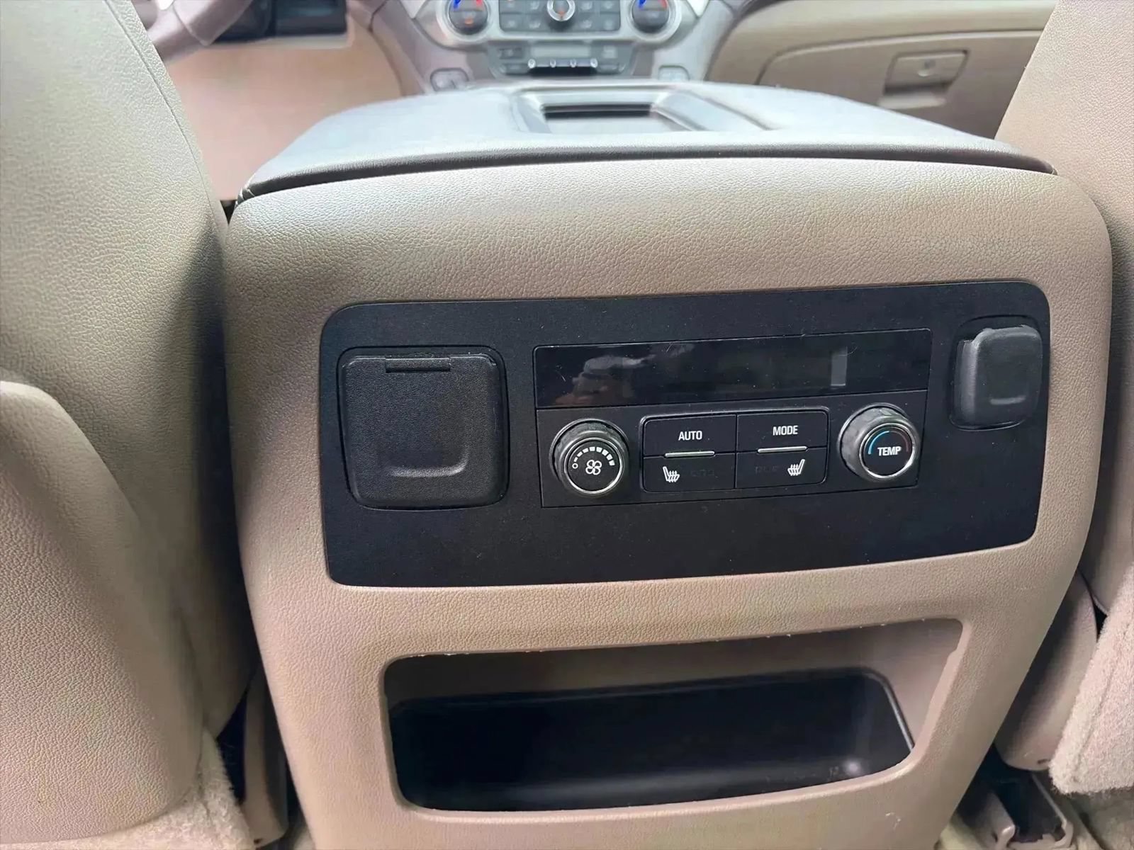 Used 2015 Chevrolet Tahoe LTZ RWD image 26