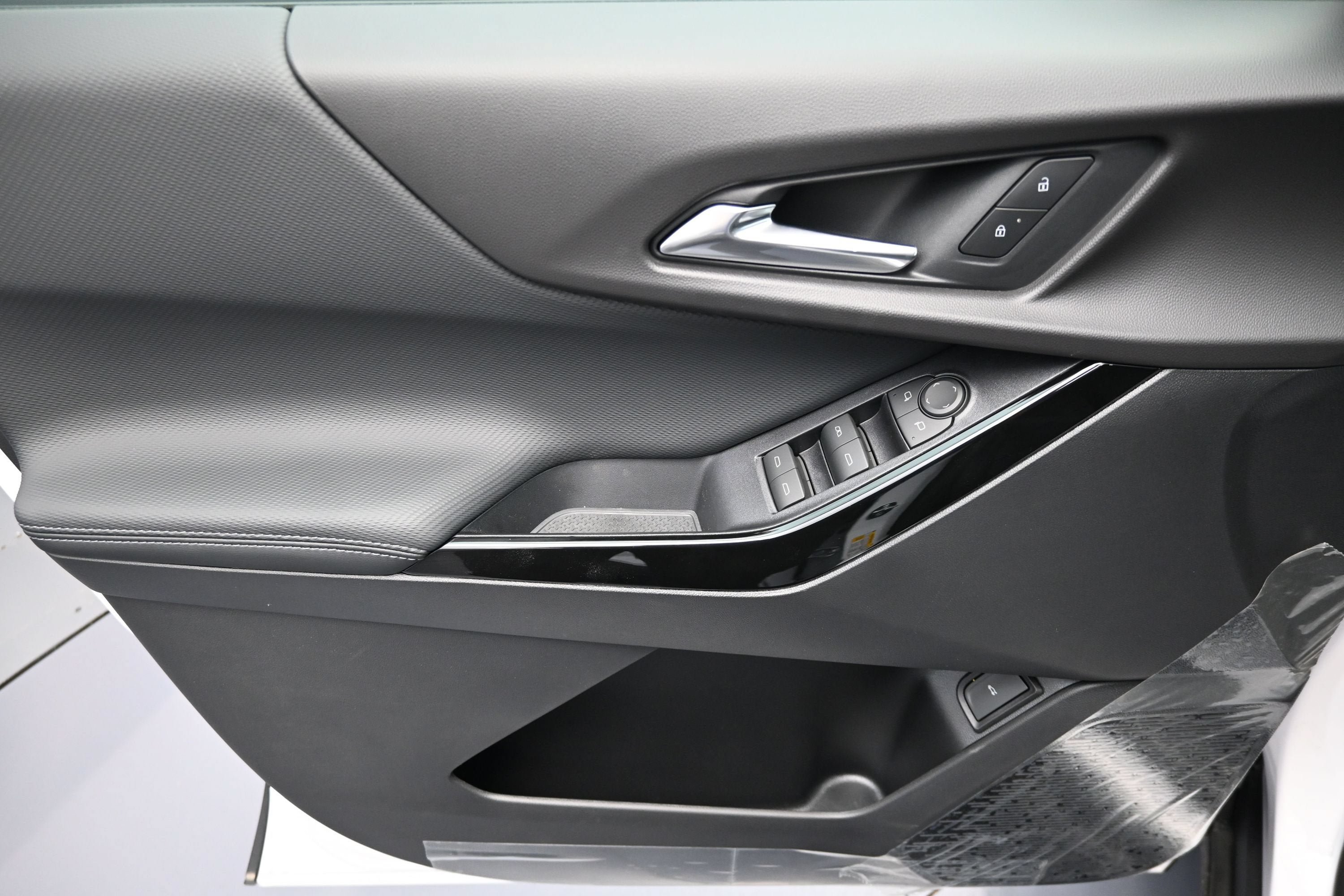 New 2027 Chevrolet Equinox LT w/ Convenience Package II FWD image 26