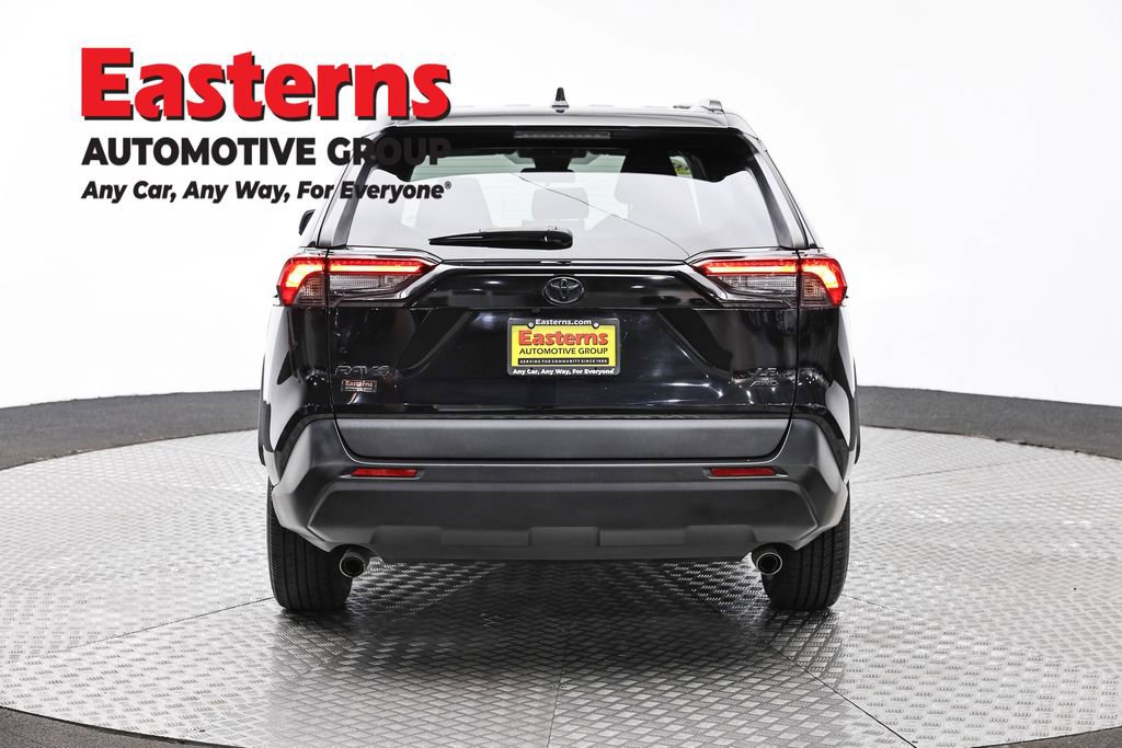 Used 2021 Toyota RAV4 LE image 6