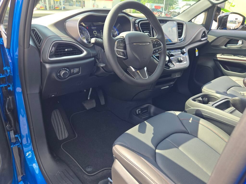 New 2027 Chrysler Pacifica Select AWD/4WD image 27