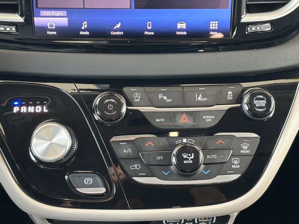 Used 2024 Chrysler Pacifica Touring-L FWD image 15
